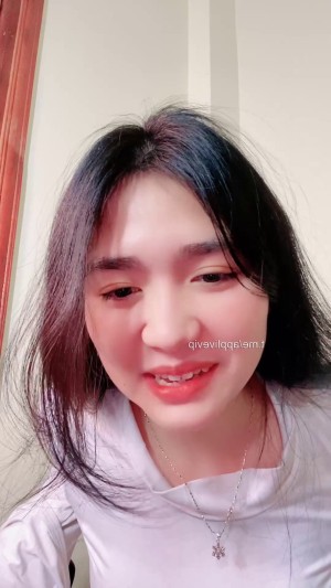 Áo dài trắng xinh giả nai vàng ngơ ngác câu trai – Clip Phốt Lehaydoi
