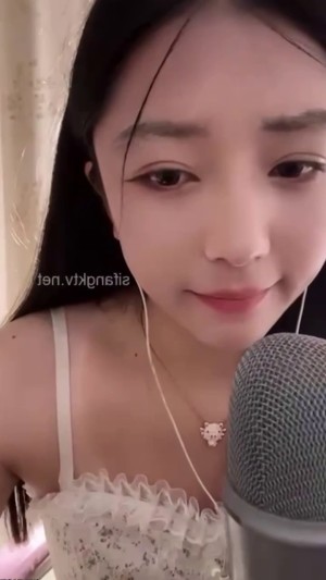 Em gái live sex liếm micro cực nóng cực ngon – clip nong hot
