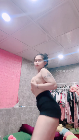 Lộ clip cô chủ shop quần áo Tiktok live bán bưởi cho tư bản – động tối cổ mmlive