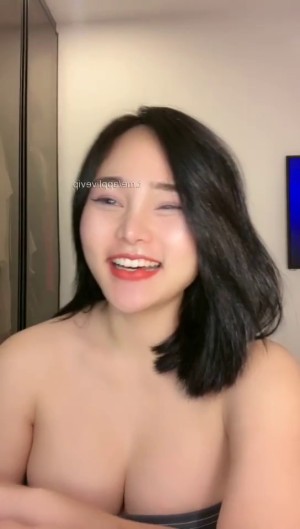 Patty2323 em Hotgirl Thái liveshow khoe hàng khủng – Patty2323 show bướm