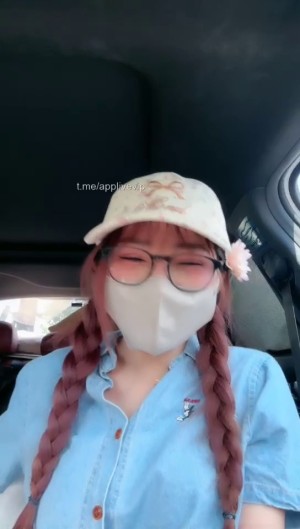Con gái thời nay kiểu gạ trai lạ vào ô tô chịch xong livestream – cliphotviet